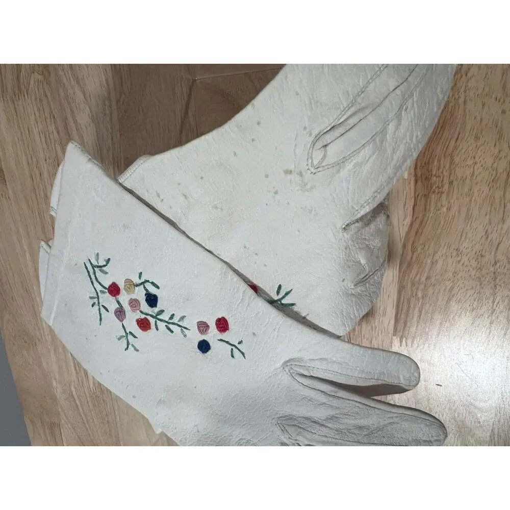 Vintage Dainty Leather Gloves White w Embroidered Floral Small JL